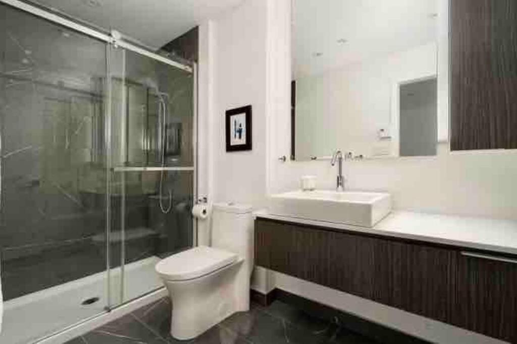 Mind Blowing City View - 2 Beds - Pool & Spa - Downtown Montréal Exteriör bild
