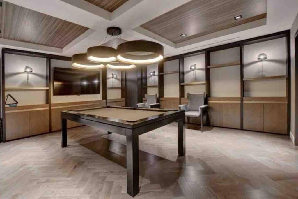 Mind Blowing City View - 2 Beds - Pool & Spa - Downtown Montréal Exteriör bild