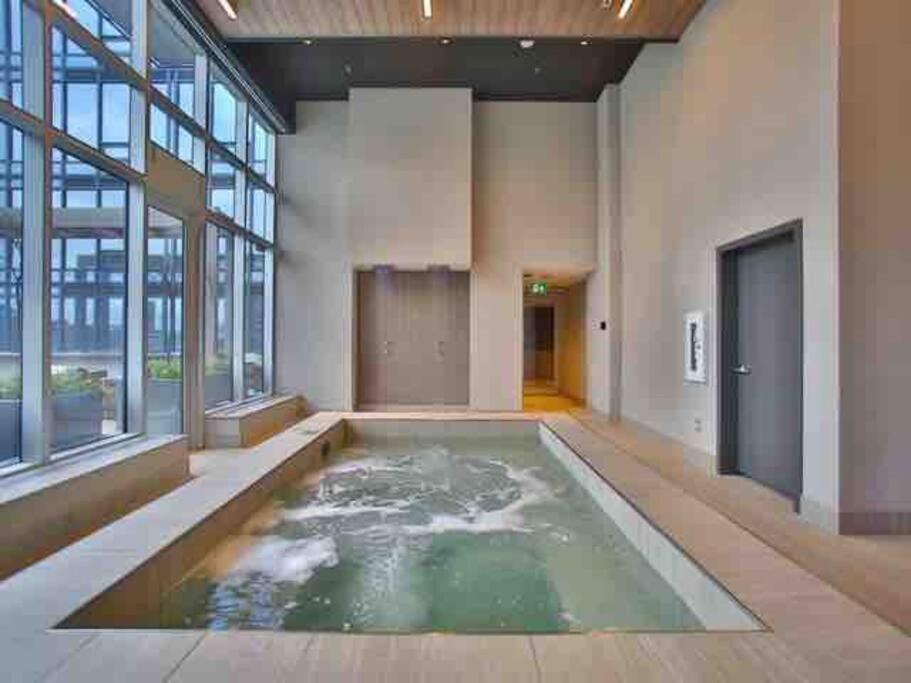 Mind Blowing City View - 2 Beds - Pool & Spa - Downtown Montréal Exteriör bild